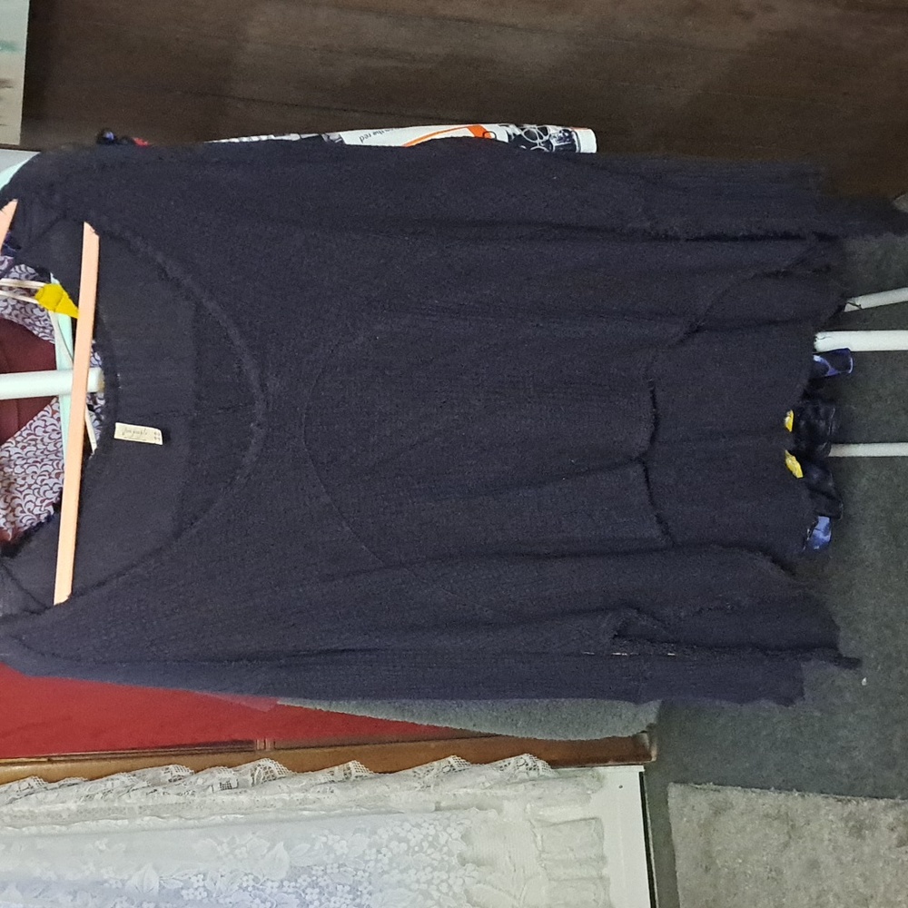 Free people long sleeve shirt, Slight hi-lo
